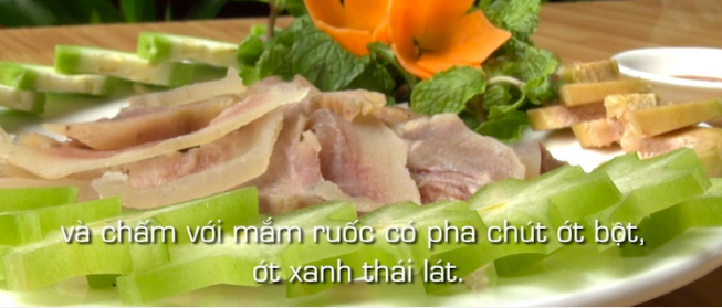 Tai mũi bò chấm ruốc